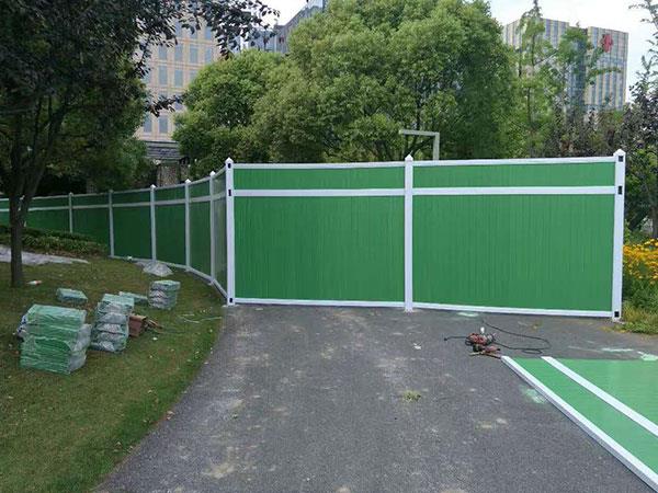 工地彩鋼板圍擋的使用要求及性能特點(diǎn)